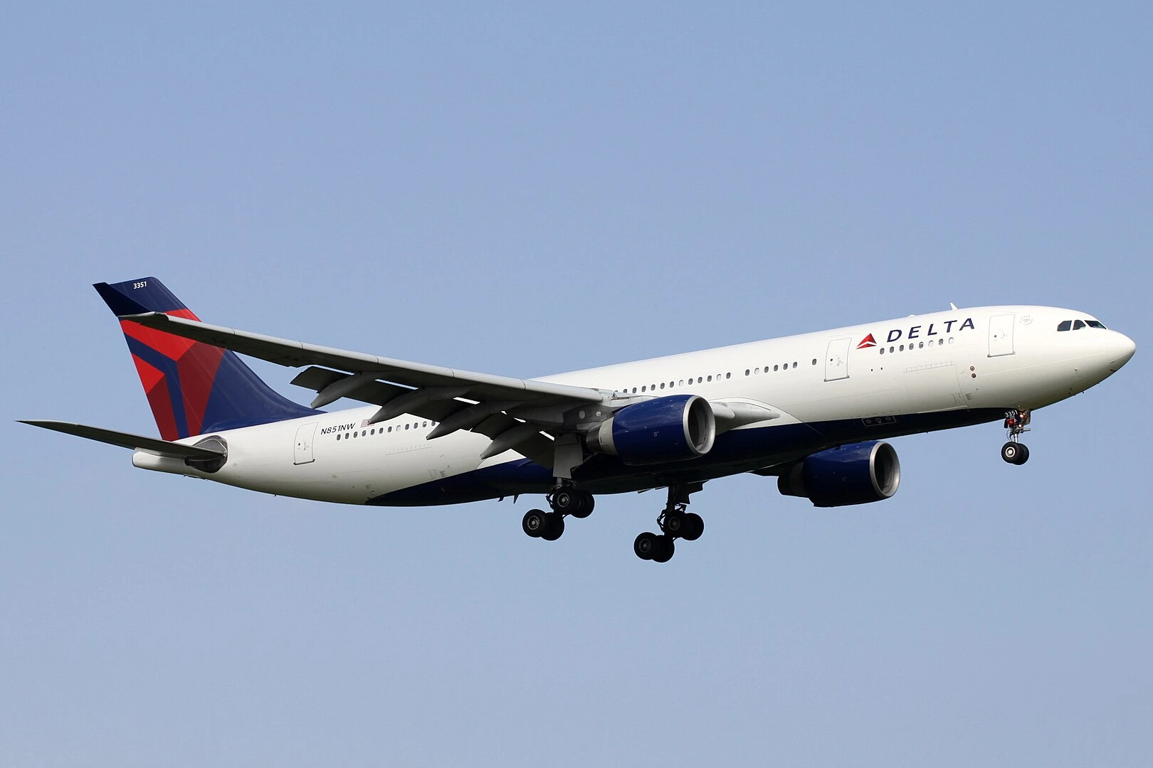 Delta flight suffers engine fire