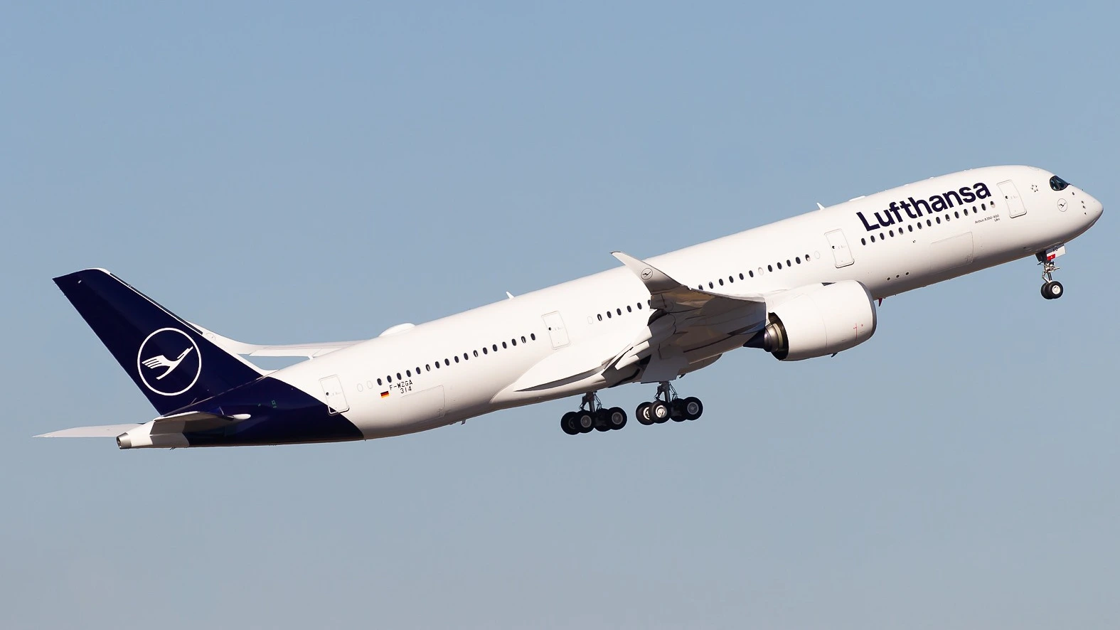 Lufthansa apologizes after viral dispute