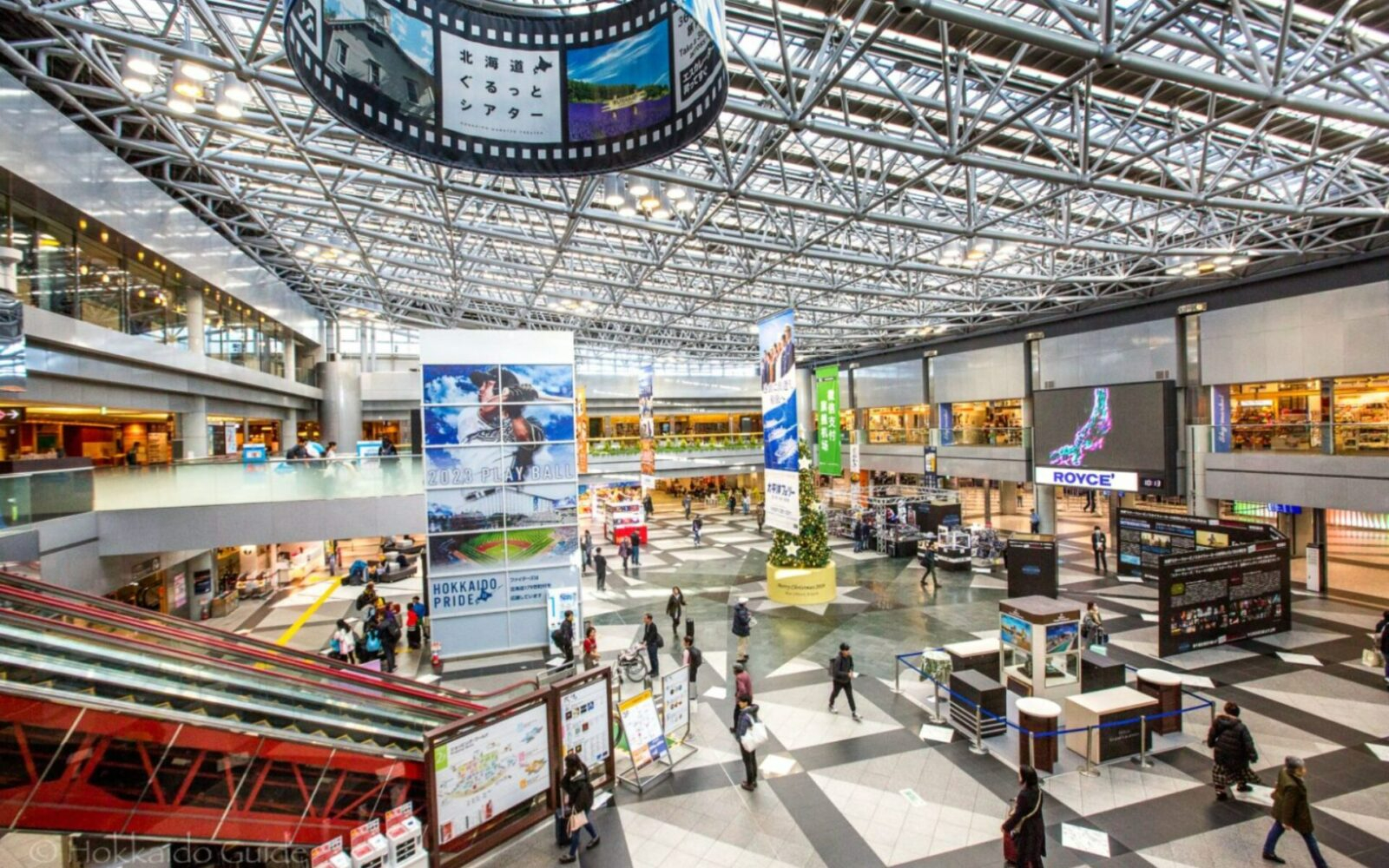 Heavy snow disrupts Chitose Airport