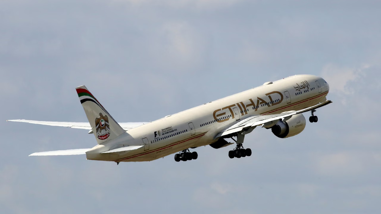 UAE flights gradually resume