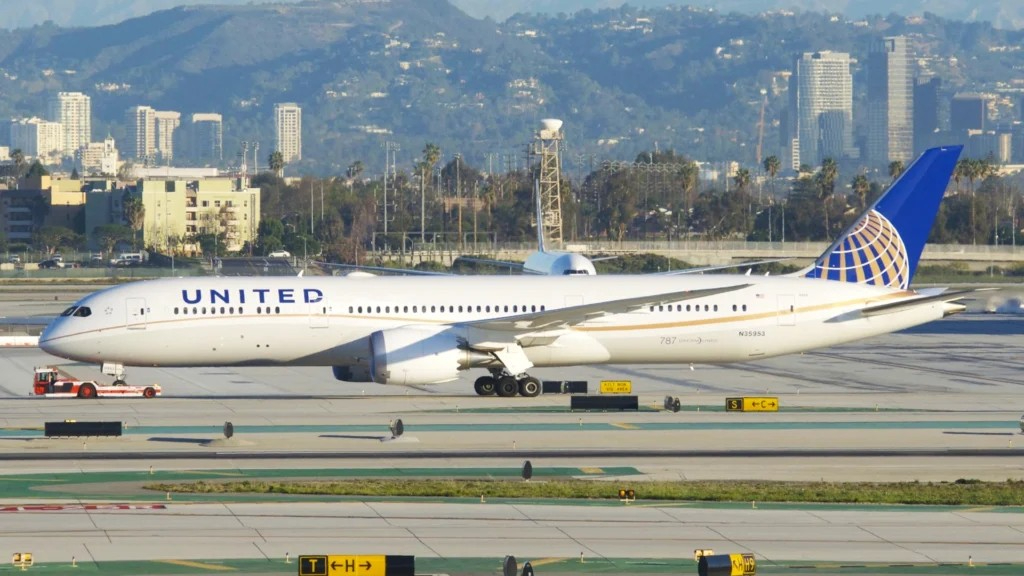 United Airlines B787 evacuated after fire