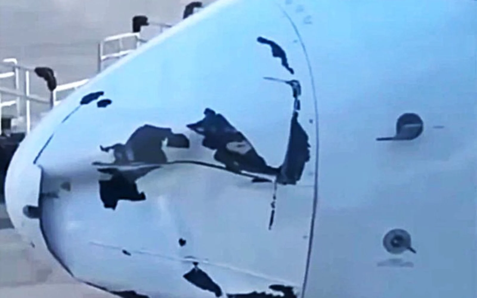 Garuda B737 lands with radome damage