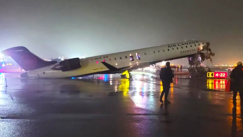 NTSB retrieves CRJ900 crash recorders