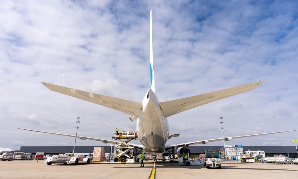 Challenge adds B777 freighter