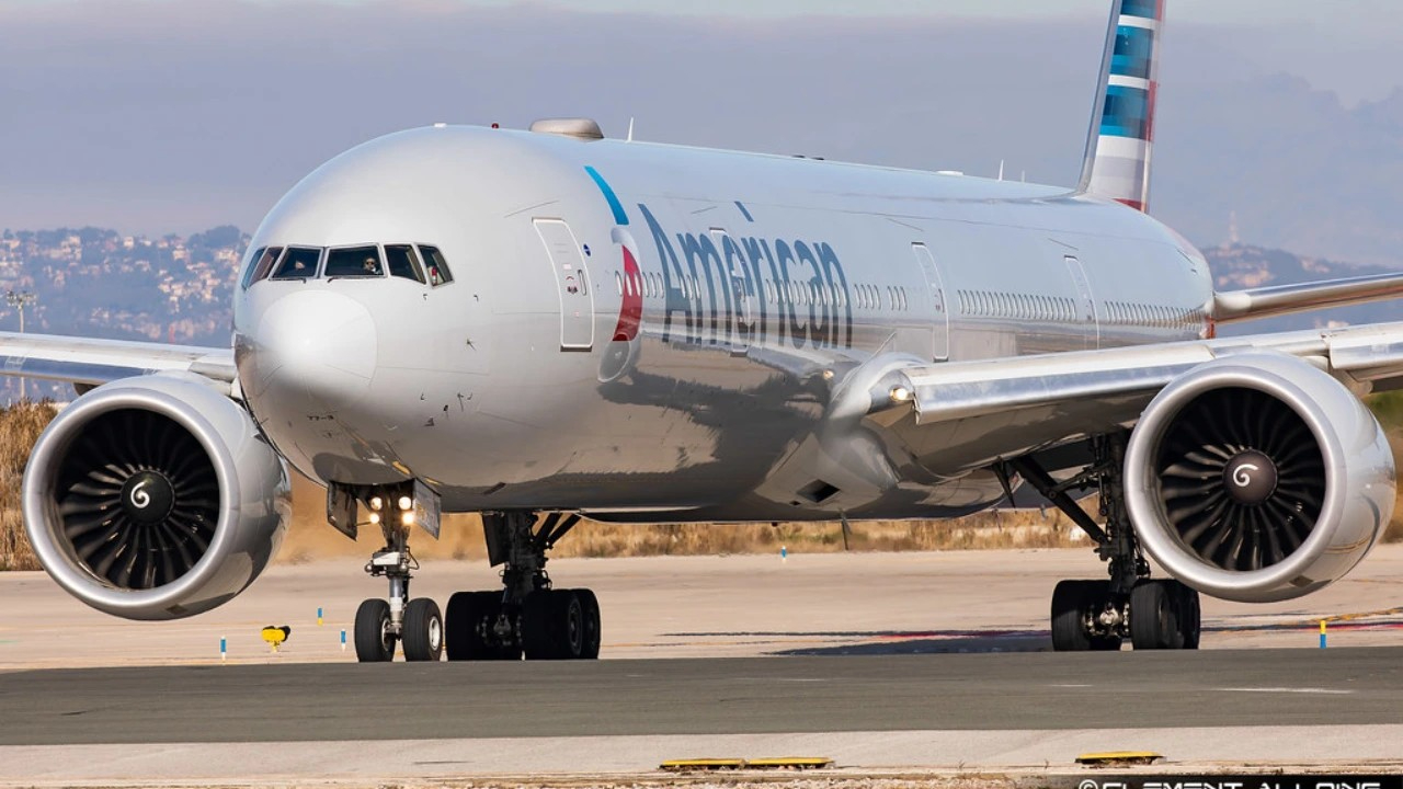 American Airlines tracks crew performance