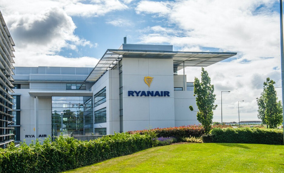 Ryanair extends O'Leary contract