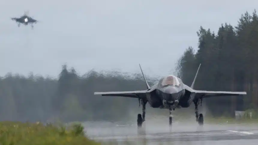 F-35Bs land on highways