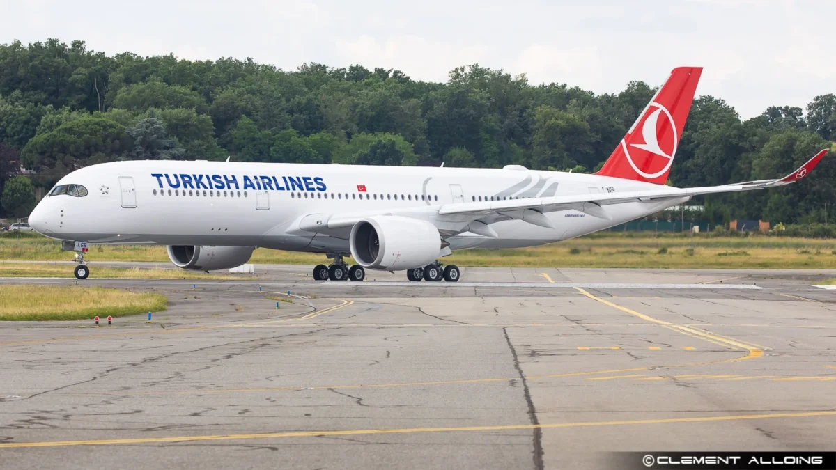 Turkish Airlines A350 runway entry