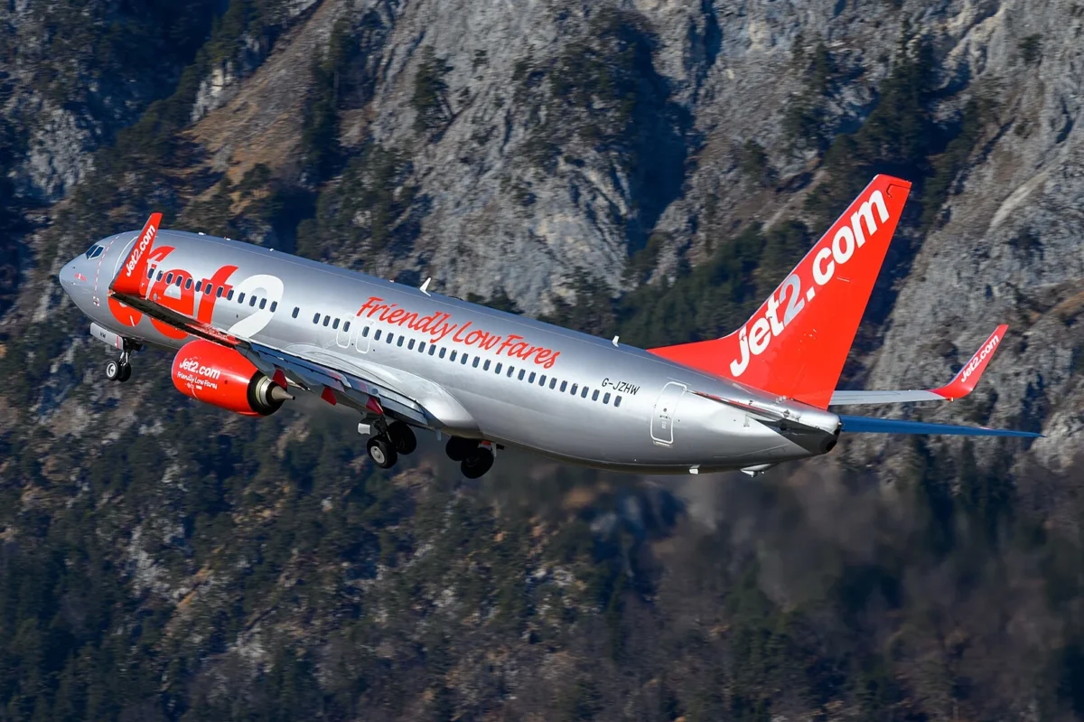Jet2 flight returns Edinburgh