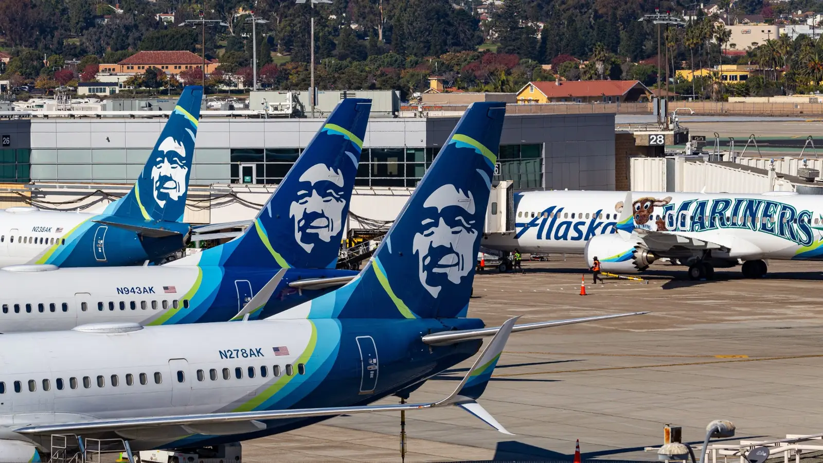 Alaska Airlines settles military lawsuit