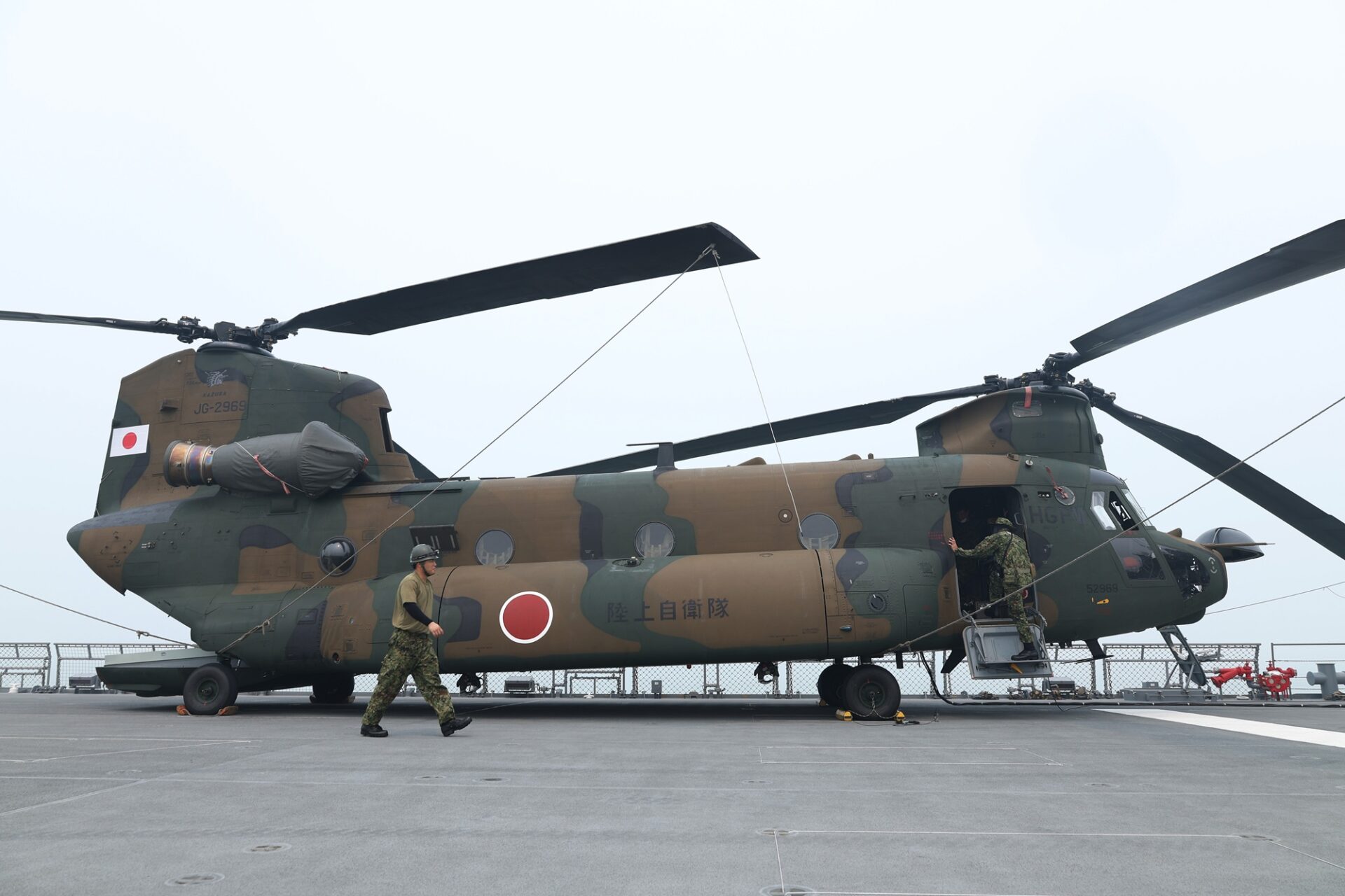 Japan deploys Chinook off Kalimantan
