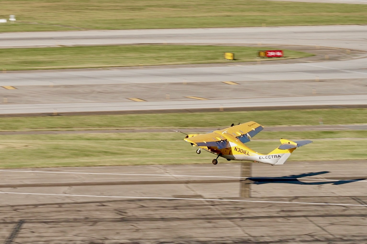 Electra tests helicopter-style flights