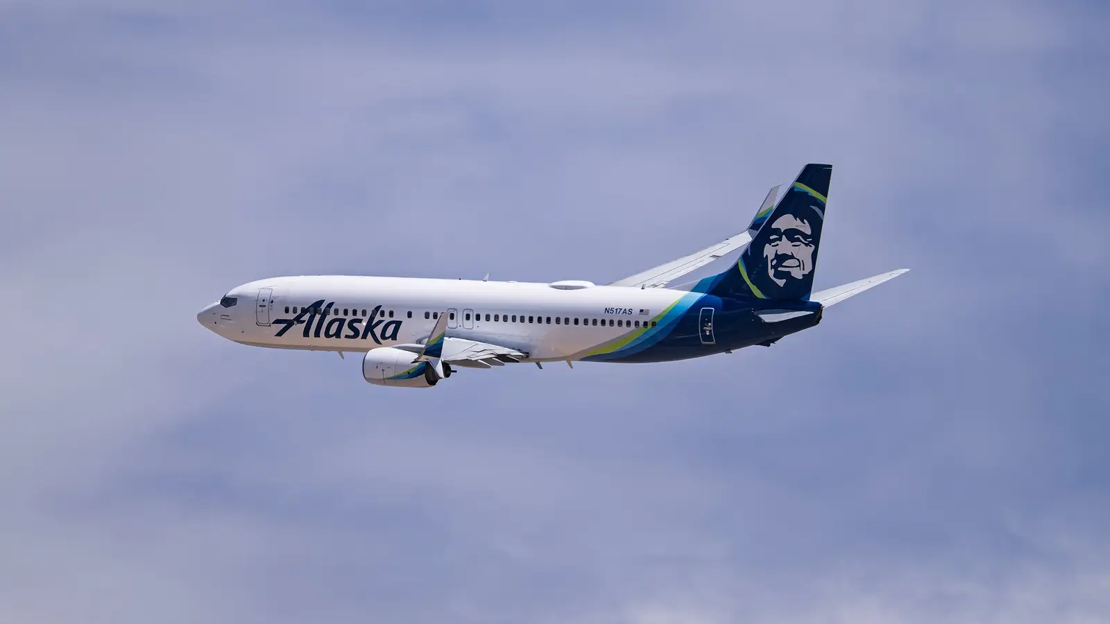 Alaska jets launch Hawaii flights