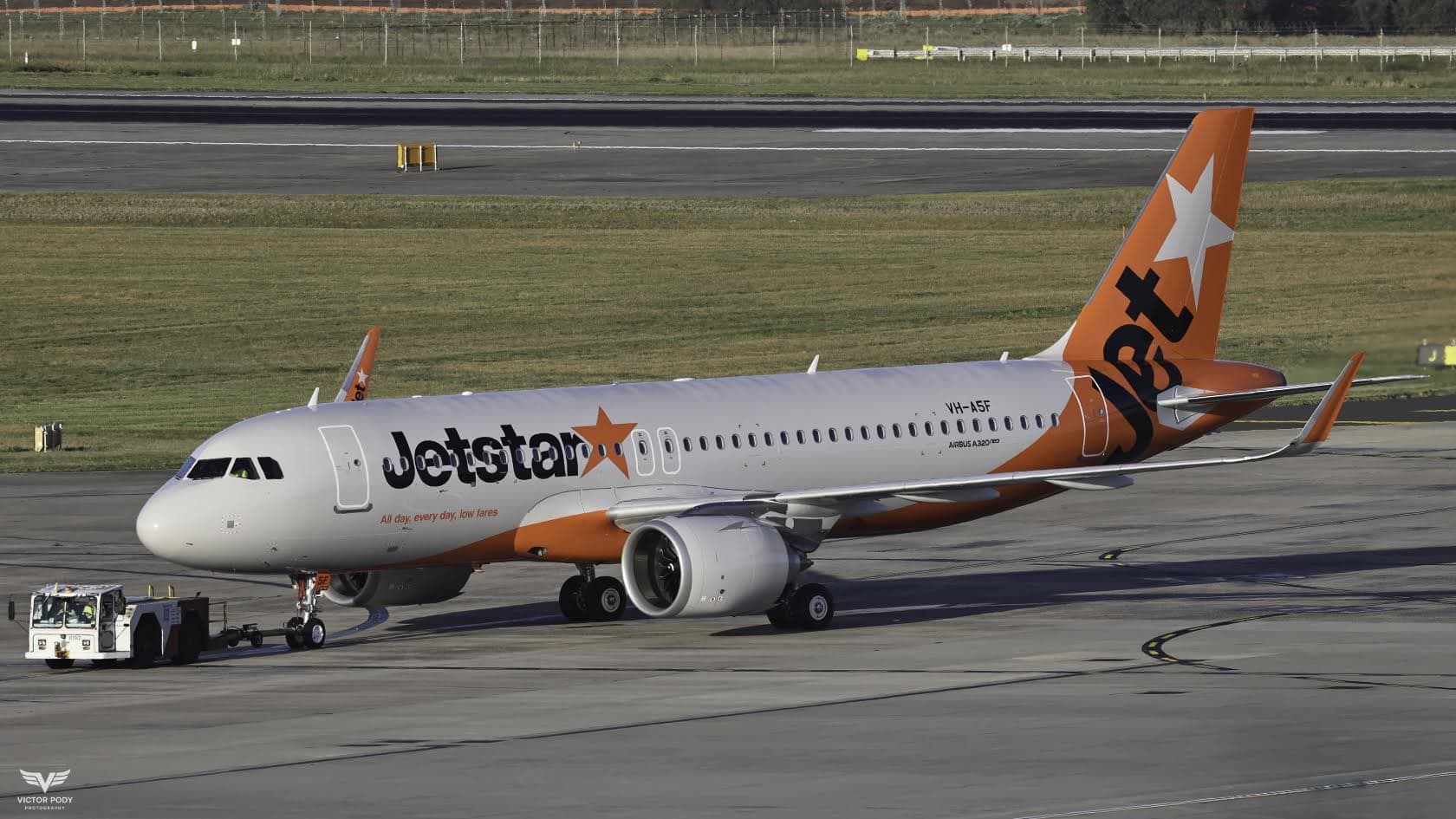Jetstar workers waive passenger fees