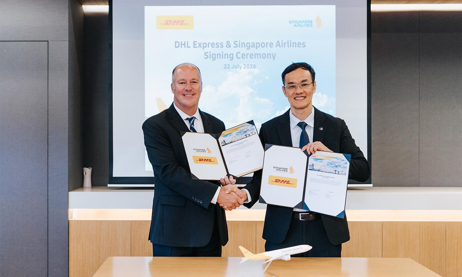 DHL and SIA renew freighter deal